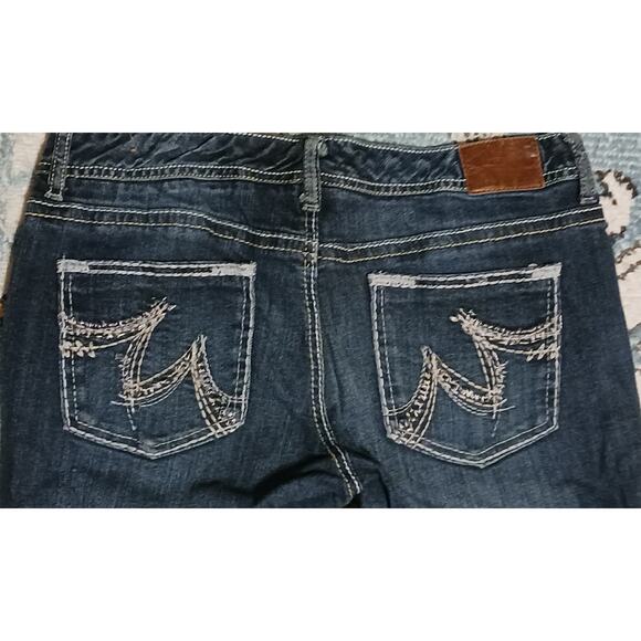 Maurices Womens LowRise Bootcut Dark Wash Blue Jeans With Raw Hems Sz 7 31Wx30L - Picture 3 of 9